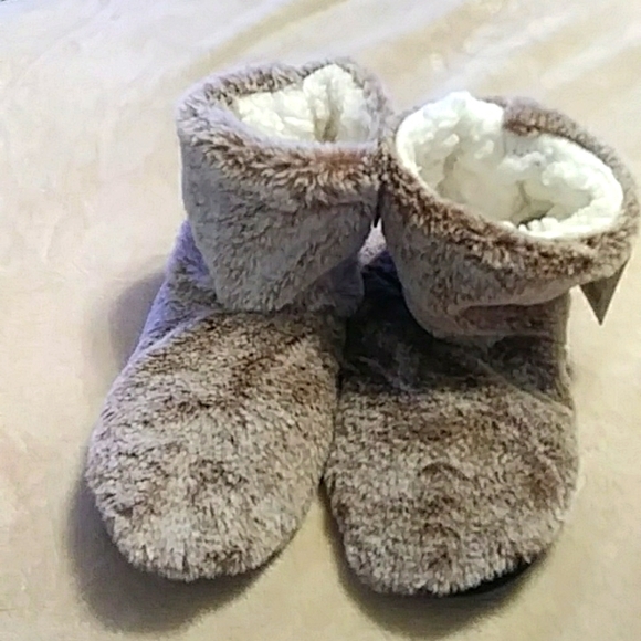 Compass Shoes Compass Sherpa High Top Slippers Os 9 Poshmark